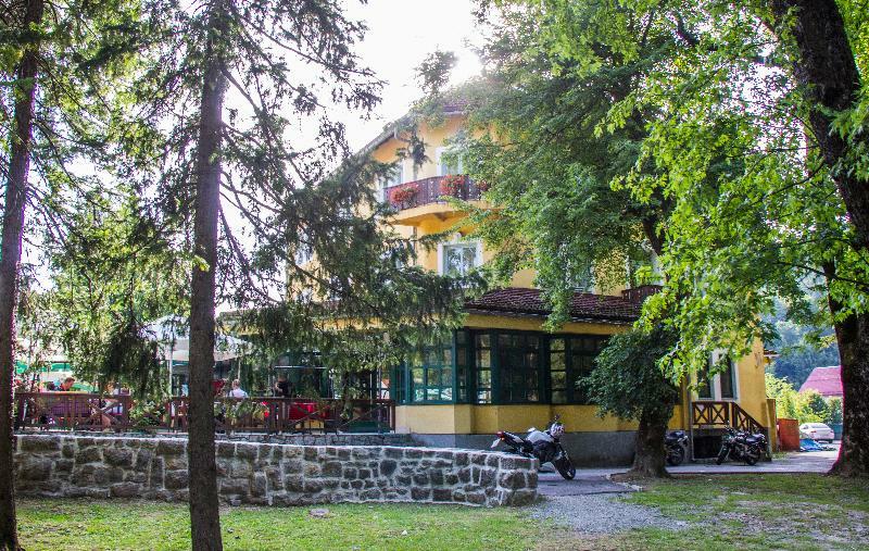 Hotel Risnjak Delnice Exterior foto